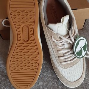 8.5 Arbor Collective Cadence sneakers NWT